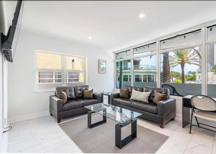 The Purple Pelican Beachfront With Ocean Balcony Unit 1