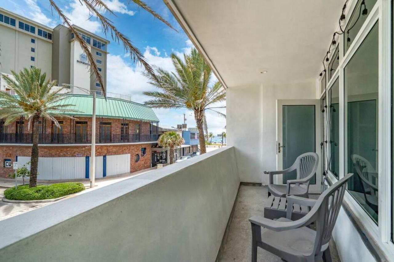 The Purple Pelican Beachfront With Ocean Balcony Unit 1 Ferienhaus