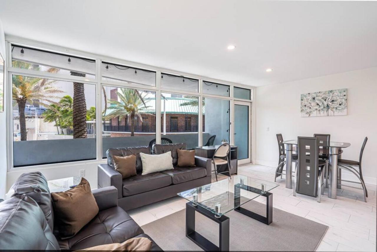Ferienhaus The Purple Pelican Beachfront With Ocean Balcony Unit 1 *