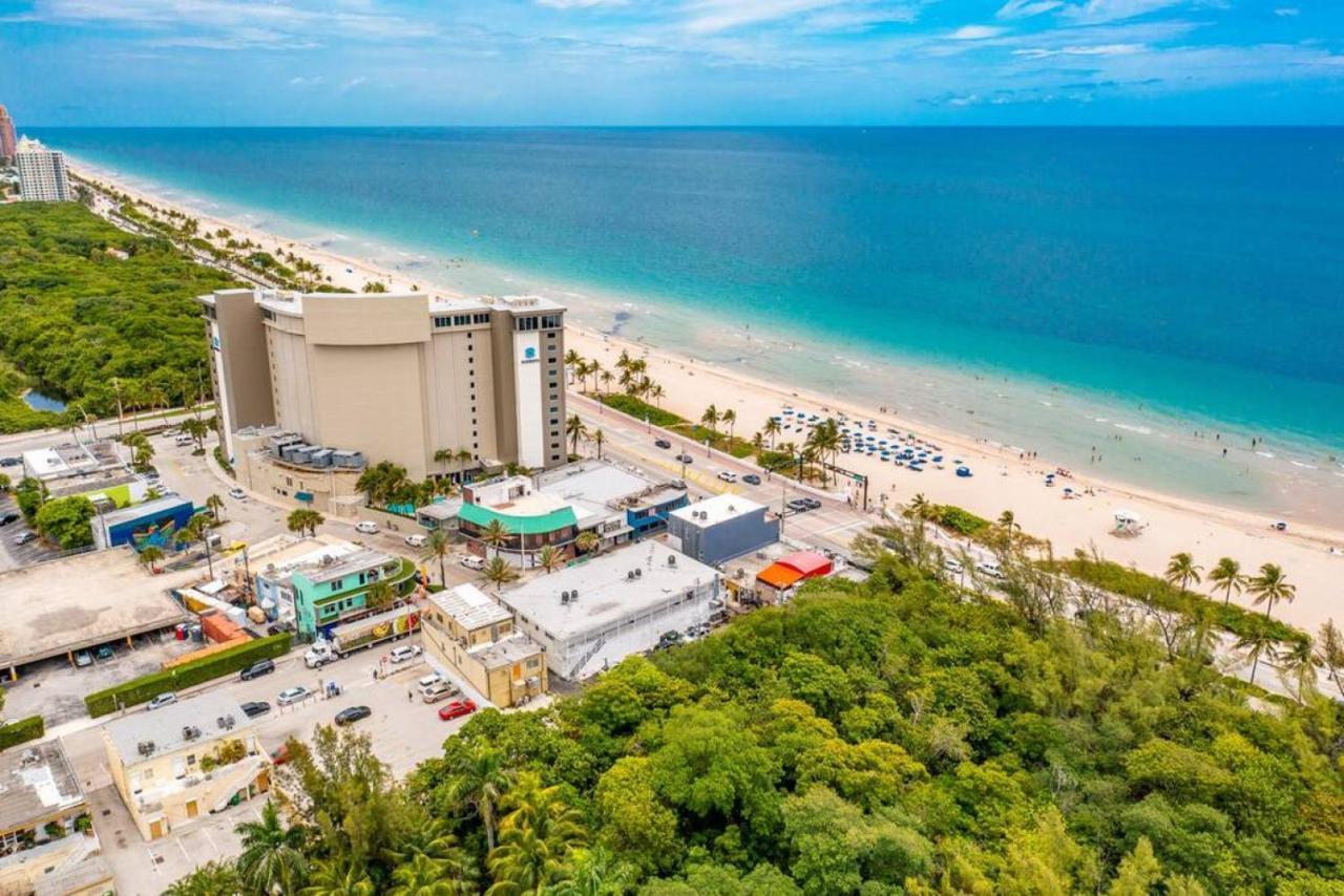 The Purple Pelican Beachfront With Ocean Balcony Unit 1 Ferienhaus
