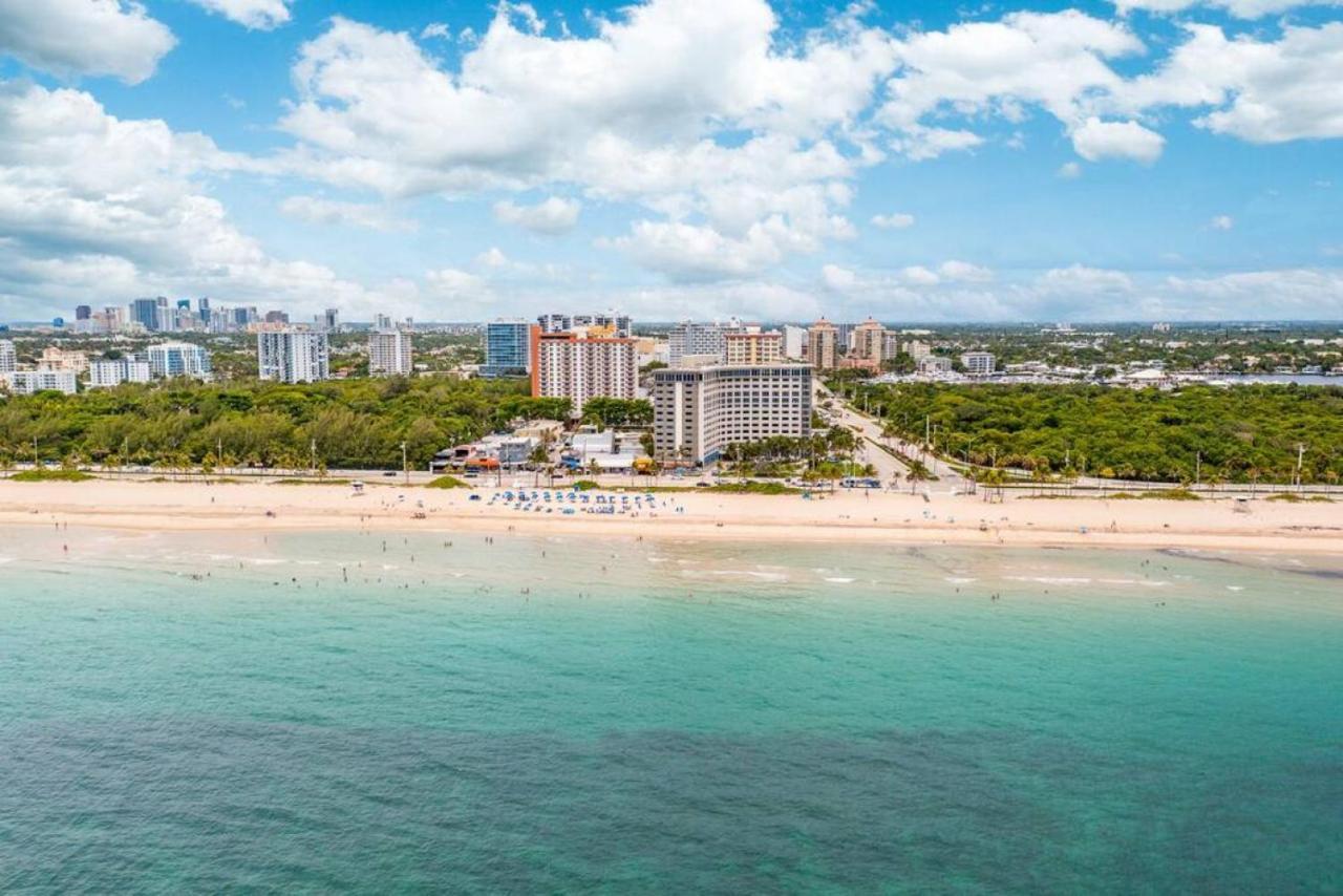 The Purple Pelican Beachfront With Ocean Balcony Unit 1 Ferienhaus *