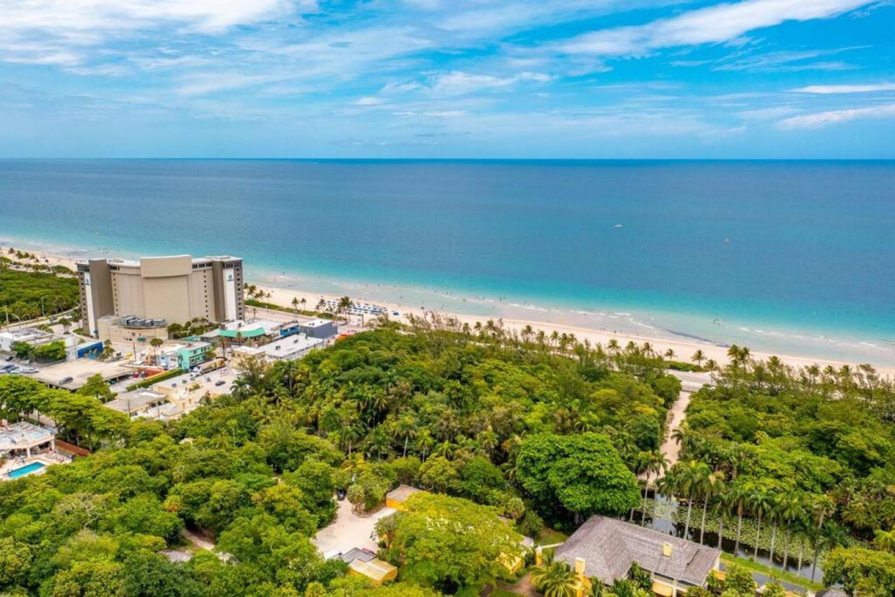 The Purple Pelican Beachfront With Ocean Balcony Unit 1 Ferienhaus