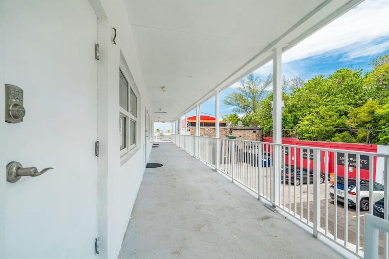 Ferienhaus The Purple Pelican Beachfront With Ocean Balcony Unit 1 Fort Lauderdale