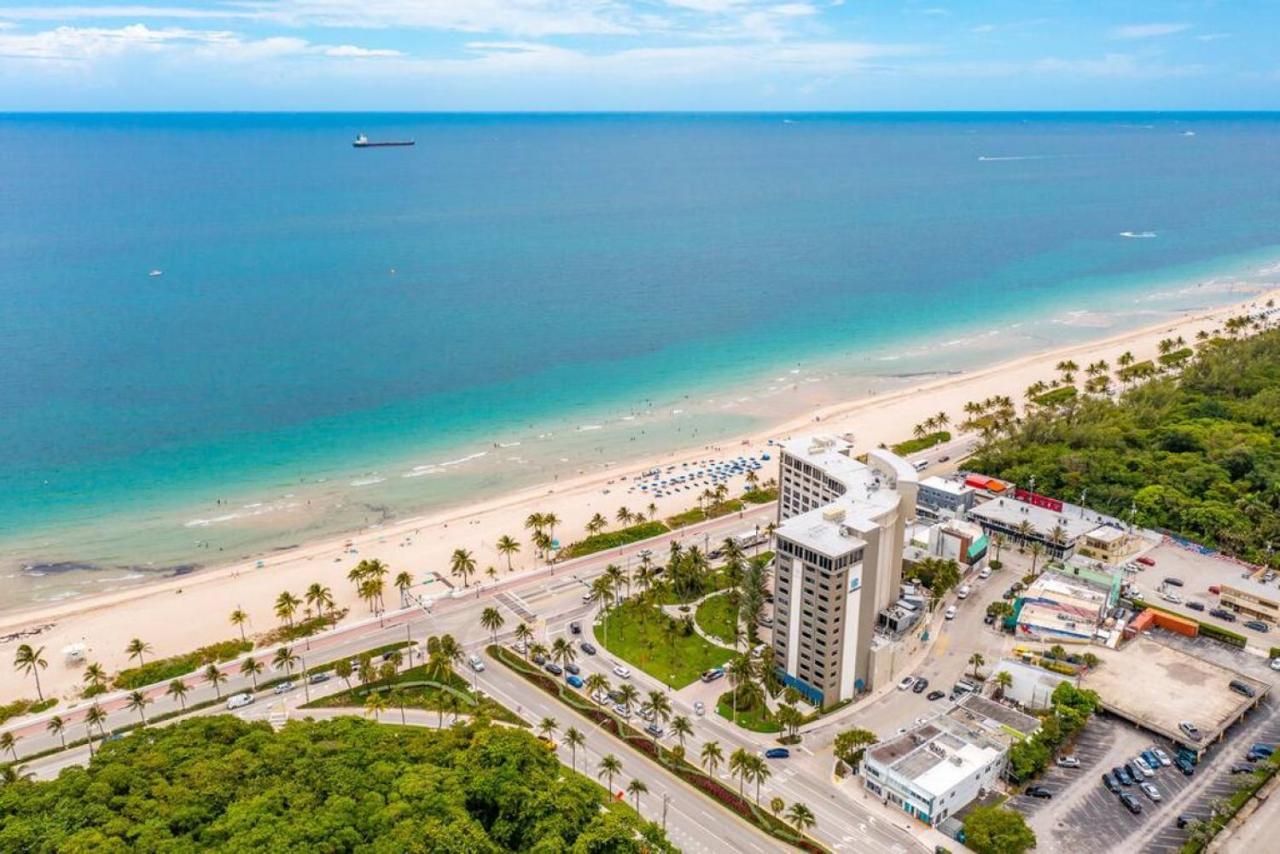Ferienhaus The Purple Pelican Beachfront With Ocean Balcony Unit 1