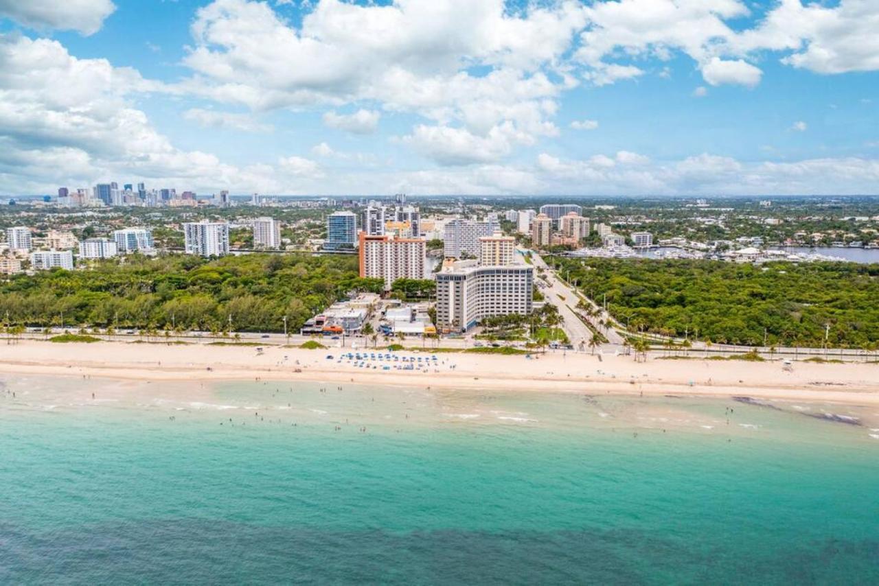 The Purple Pelican Beachfront With Ocean Balcony Unit 1 Ferienhaus *